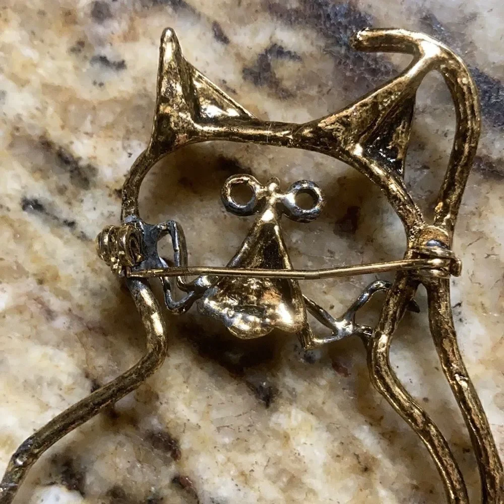 Vintage cat brooch
